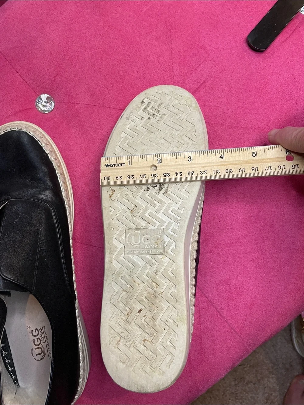UGG Women's Black Leather Slip-On Espadrille Moccasinsi Size 8-8 1-2